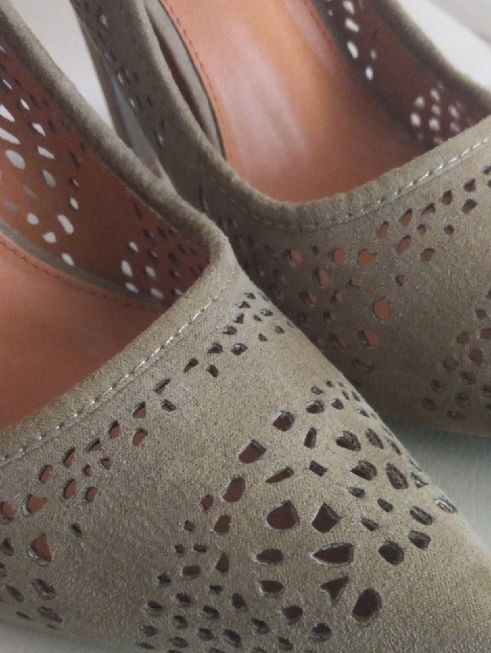 Cape Robbin Women's Olive Green Laser-Cut Pointed Toe Pumps Size 9M - Picture 6 of 17